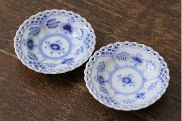 アンティーク雑貨　中古　ROYAL COPENHAGEN(ロイヤルコペンハーゲン)　ブルーフルーテッド　フルレース　7.5cmバタープレート2枚セット(ミニプレート)(定価約2万4千円)(3)