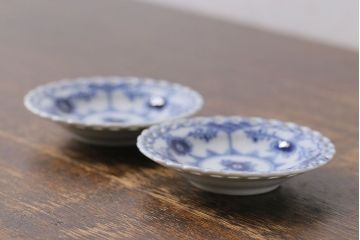アンティーク雑貨　中古　ROYAL COPENHAGEN(ロイヤルコペンハーゲン)　ブルーフルーテッド　フルレース　7.5cmミニプレート2枚セット(バタープレート)(定価約2万4千円)(1)