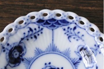 アンティーク雑貨　中古　ROYAL COPENHAGEN(ロイヤルコペンハーゲン)　ブルーフルーテッド　フルレース　7.5cmミニプレート2枚セット(バタープレート)(定価約2万4千円)(1)