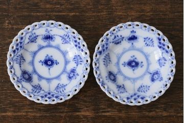 アンティーク雑貨　中古　ROYAL COPENHAGEN(ロイヤルコペンハーゲン)　ブルーフルーテッド　フルレース　7.5cmミニプレート2枚セット(バタープレート)(定価約2万4千円)(2)
