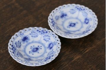アンティーク雑貨　中古　ROYAL COPENHAGEN(ロイヤルコペンハーゲン)　ブルーフルーテッド　フルレース　7.5cmミニプレート2枚セット(バタープレート)(定価約2万4千円)(3)