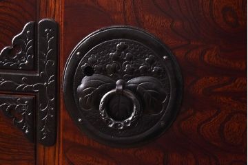中古美品　岩谷堂箪笥　羽桐　寿型　片開き戸棚付き和タンス(整理箪笥、衣装箪笥、チェスト、桐箪笥、桐たんす)