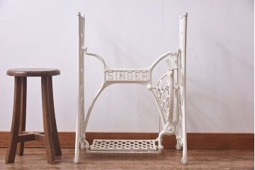 アンティーク家具　ペイント　ナチュラルな空間にもぴったりのおしゃれなシンガーミシンの鉄脚(ミシン脚)(1)