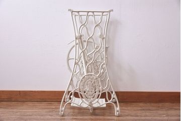 アンティーク家具　ペイント　ナチュラルな空間にもぴったりのおしゃれなシンガーミシンの鉄脚(ミシン脚)(1)