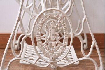 アンティーク家具　ペイント　ナチュラルな空間にもぴったりのおしゃれなシンガーミシンの鉄脚(ミシン脚)(1)
