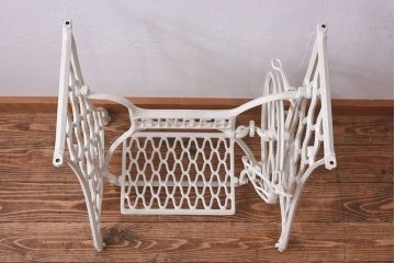 アンティーク家具　ペイント　ナチュラルな空間にもぴったりのおしゃれなシンガーミシンの鉄脚(ミシン脚)(1)