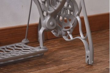 アンティーク家具　ペイント　ナチュラルな空間にもぴったりのおしゃれなミシンの鉄脚(ミシン脚)(2)