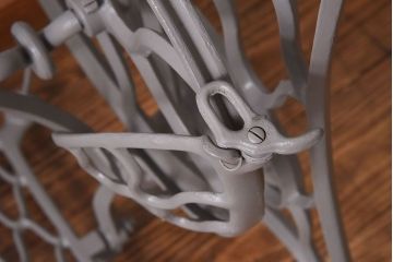 アンティーク家具　ペイント　ナチュラルな空間にもぴったりのおしゃれなミシンの鉄脚(ミシン脚)(2)