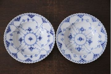 中古　ROYAL COPENHAGEN(ロイヤルコペンハーゲン)　ブルーフルーテッド　フルレース　23cmスープディッシュ2枚セット(ディーププレート)(定価約7万5千円)(1)