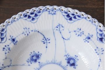 中古　ROYAL COPENHAGEN(ロイヤルコペンハーゲン)　ブルーフルーテッド　フルレース　23cmスープディッシュ2枚セット(ディーププレート)(定価約7万5千円)(2)