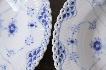 中古　ROYAL COPENHAGEN(ロイヤルコペンハーゲン)　ブルーフルーテッド　フルレース　23cmスープディッシュ2枚セット(ディーププレート)(定価約7万5千円)(2)