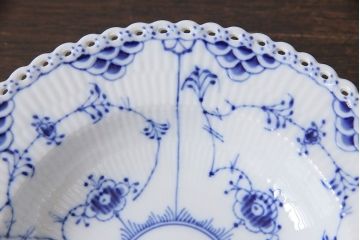中古　ROYAL COPENHAGEN(ロイヤルコペンハーゲン)　ブルーフルーテッド　フルレース　23cmスープディッシュ2枚セット(ディーププレート)(定価約7万5千円)(3)