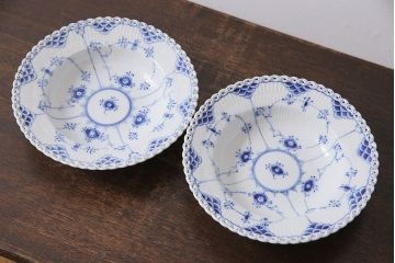 中古　ROYAL COPENHAGEN(ロイヤルコペンハーゲン)　ブルーフルーテッド　フルレース　23cmディーププレート2枚セット(スープディッシュ)(定価約7万5千円)(1)