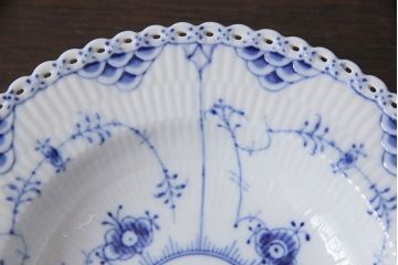 中古　ROYAL COPENHAGEN(ロイヤルコペンハーゲン)　ブルーフルーテッド　フルレース　23cmディーププレート2枚セット(スープディッシュ)(定価約7万5千円)(1)