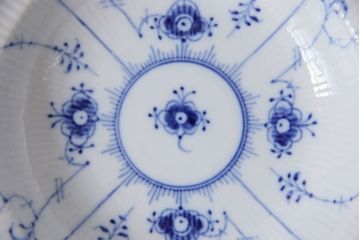中古　ROYAL COPENHAGEN(ロイヤルコペンハーゲン)　ブルーフルーテッド　フルレース　23cmディーププレート2枚セット(スープディッシュ)(定価約7万5千円)(1)