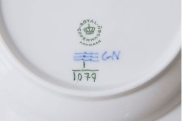 中古　ROYAL COPENHAGEN(ロイヤルコペンハーゲン)　ブルーフルーテッド　フルレース　23cmディーププレート2枚セット(スープディッシュ)(定価約7万5千円)(1)