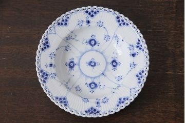 中古　ROYAL COPENHAGEN(ロイヤルコペンハーゲン)　ブルーフルーテッド　フルレース　23cmディーププレート2枚セット(スープディッシュ)(定価約7万5千円)(2)