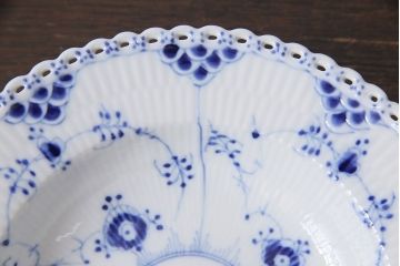 中古　ROYAL COPENHAGEN(ロイヤルコペンハーゲン)　ブルーフルーテッド　フルレース　23cmディーププレート2枚セット(スープディッシュ)(定価約7万5千円)(2)