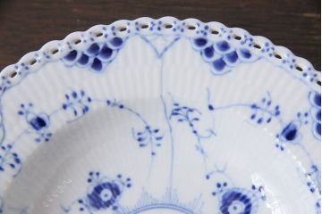 中古　ROYAL COPENHAGEN(ロイヤルコペンハーゲン)　ブルーフルーテッド　フルレース　23cmディーププレート2枚セット(スープディッシュ)(定価約7万5千円)(2)