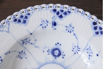中古　ROYAL COPENHAGEN(ロイヤルコペンハーゲン)　ブルーフルーテッド　フルレース　23cmディーププレート2枚セット(スープディッシュ)(定価約7万5千円)(2)