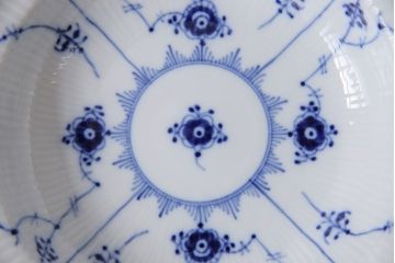 中古　ROYAL COPENHAGEN(ロイヤルコペンハーゲン)　ブルーフルーテッド　フルレース　23cmディーププレート2枚セット(スープディッシュ)(定価約7万5千円)(3)