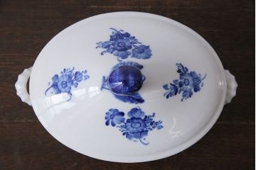 アンティーク雑貨　中古　ROYAL COPENHAGEN(ロイヤルコペンハーゲン)　ブルーフラワー　プレイン　蓋付きオーバルディッシュ(カーブ、ボウル)(1)