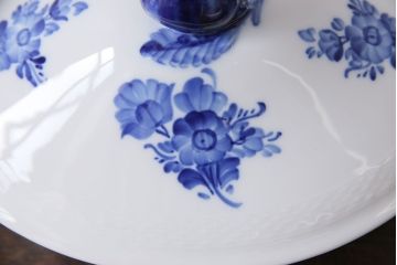 アンティーク雑貨　中古　ROYAL COPENHAGEN(ロイヤルコペンハーゲン)　ブルーフラワー　プレイン　蓋付きオーバルディッシュ(カーブ、ボウル)(1)