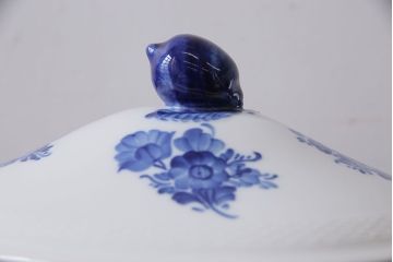 アンティーク雑貨　中古　ROYAL COPENHAGEN(ロイヤルコペンハーゲン)　ブルーフラワー　プレイン　蓋付きオーバルディッシュ(カーブ、ボウル)(1)