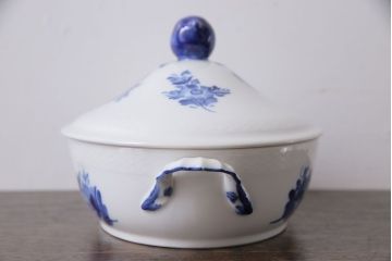 アンティーク雑貨　中古　ROYAL COPENHAGEN(ロイヤルコペンハーゲン)　ブルーフラワー　プレイン　蓋付きオーバルディッシュ(カーブ、ボウル)(1)