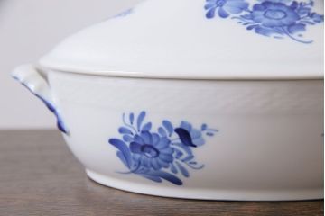 アンティーク雑貨　中古　ROYAL COPENHAGEN(ロイヤルコペンハーゲン)　ブルーフラワー　プレイン　蓋付きオーバルディッシュ(カーブ、ボウル)(1)