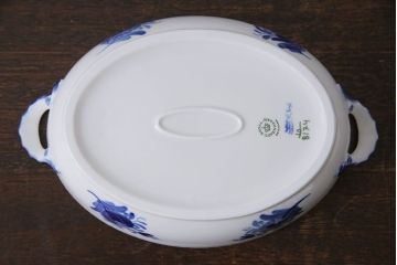 アンティーク雑貨　中古　ROYAL COPENHAGEN(ロイヤルコペンハーゲン)　ブルーフラワー　プレイン　蓋付きオーバルディッシュ(カーブ、ボウル)(1)