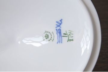 アンティーク雑貨　中古　ROYAL COPENHAGEN(ロイヤルコペンハーゲン)　ブルーフラワー　プレイン　蓋付きオーバルディッシュ(カーブ、ボウル)(1)