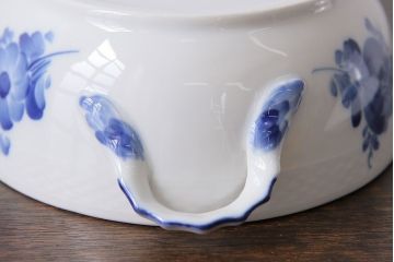 アンティーク雑貨　中古　ROYAL COPENHAGEN(ロイヤルコペンハーゲン)　ブルーフラワー　プレイン　蓋付きオーバルディッシュ(カーブ、ボウル)(2)