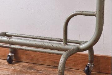 当店リメイク　オリジナルペイント　ジャンクスタイルにおすすめなキャスター付きサイドテーブル(作業台)