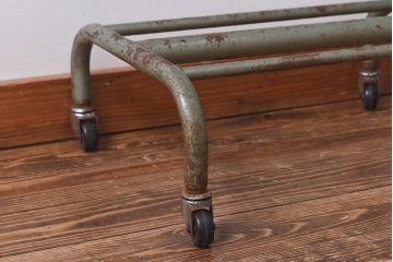 当店リメイク　オリジナルペイント　ジャンクスタイルにおすすめなキャスター付きサイドテーブル(作業台)