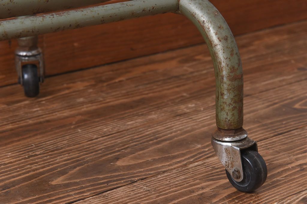 当店リメイク　オリジナルペイント　ジャンクスタイルにおすすめなキャスター付きサイドテーブル(作業台)