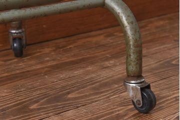 当店リメイク　オリジナルペイント　ジャンクスタイルにおすすめなキャスター付きサイドテーブル(作業台)