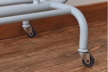 当店リメイク　フレンチナチュラルにぴったりなキャスター付きペイントサイドテーブル(作業台)(1)