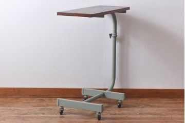 当店リメイク　ナチュラルな空間におすすめなキャスター付きペイントサイドテーブル(作業台)(2)