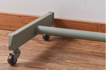 当店リメイク　ナチュラルな空間におすすめなキャスター付きペイントサイドテーブル(作業台)(2)