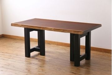 中古　国産品　天板一枚板!　モンキーポッド材　金褐色と木目が目を引くダイニングテーブル(作業台)