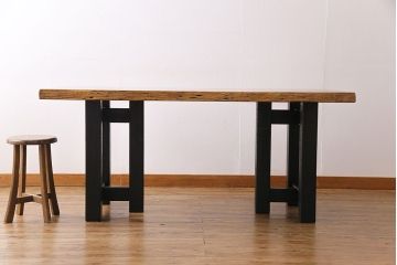 中古　国産品　天板一枚板!　モンキーポッド材　金褐色と木目が目を引くダイニングテーブル(作業台)