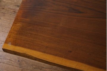 中古　国産品　天板一枚板!　モンキーポッド材　金褐色と木目が目を引くダイニングテーブル(作業台)