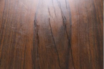 中古　国産品　天板一枚板!　モンキーポッド材　金褐色と木目が目を引くダイニングテーブル(作業台)