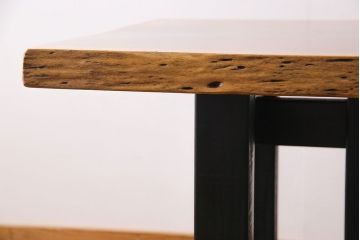 中古　国産品　天板一枚板!　モンキーポッド材　金褐色と木目が目を引くダイニングテーブル(作業台)