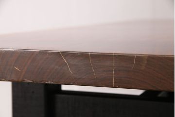 中古　国産品　天板一枚板!　モンキーポッド材　金褐色と木目が目を引くダイニングテーブル(作業台)