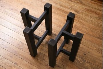 中古　国産品　天板一枚板!　モンキーポッド材　金褐色と木目が目を引くダイニングテーブル(作業台)