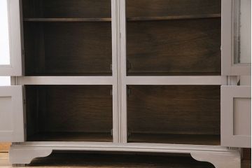 ヴィンテージ家具　イギリスビンテージ　シャビーシックな雰囲気漂うペイントキャビネット(収納棚、戸棚)