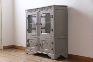 ヴィンテージ家具　イギリスビンテージ　シャビーシックな雰囲気漂うペイントキャビネット(収納棚、戸棚)