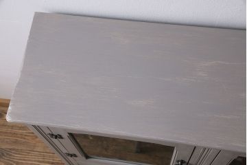 ヴィンテージ家具　イギリスビンテージ　シャビーシックな雰囲気漂うペイントキャビネット(収納棚、戸棚)